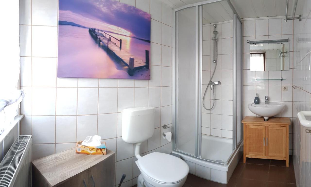 Gaestezimmer & Ferienwohnungen Thon Herbsleben Bagian luar foto
