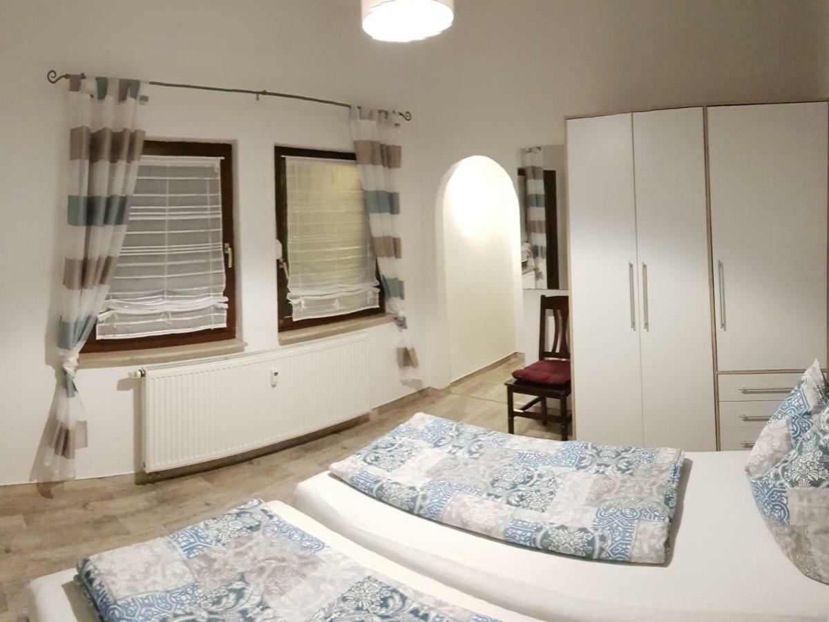 Gaestezimmer & Ferienwohnungen Thon Herbsleben Bagian luar foto