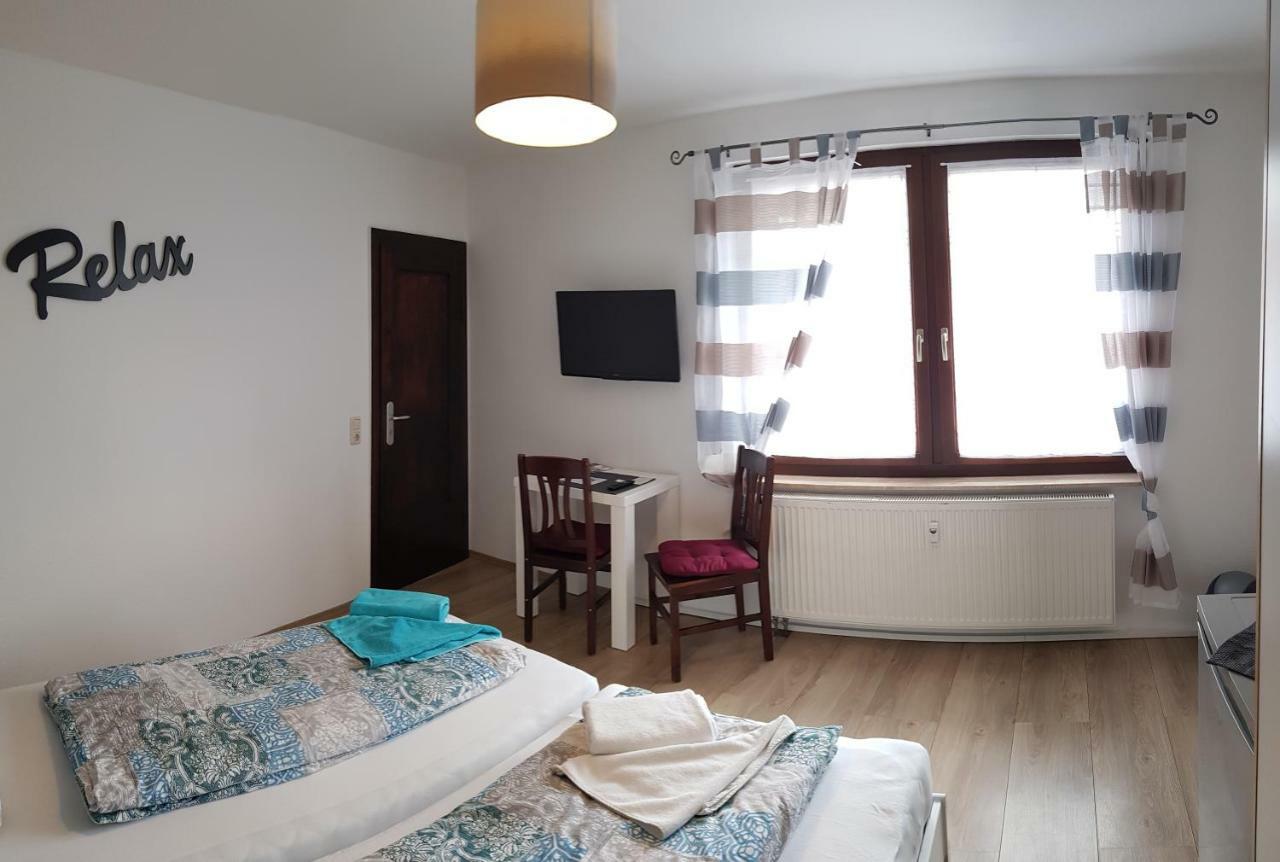 Gaestezimmer & Ferienwohnungen Thon Herbsleben Bagian luar foto